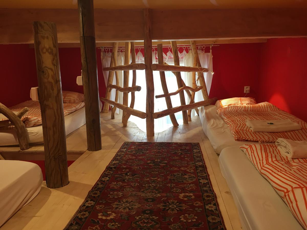 Artharmony & Albergue Praga
