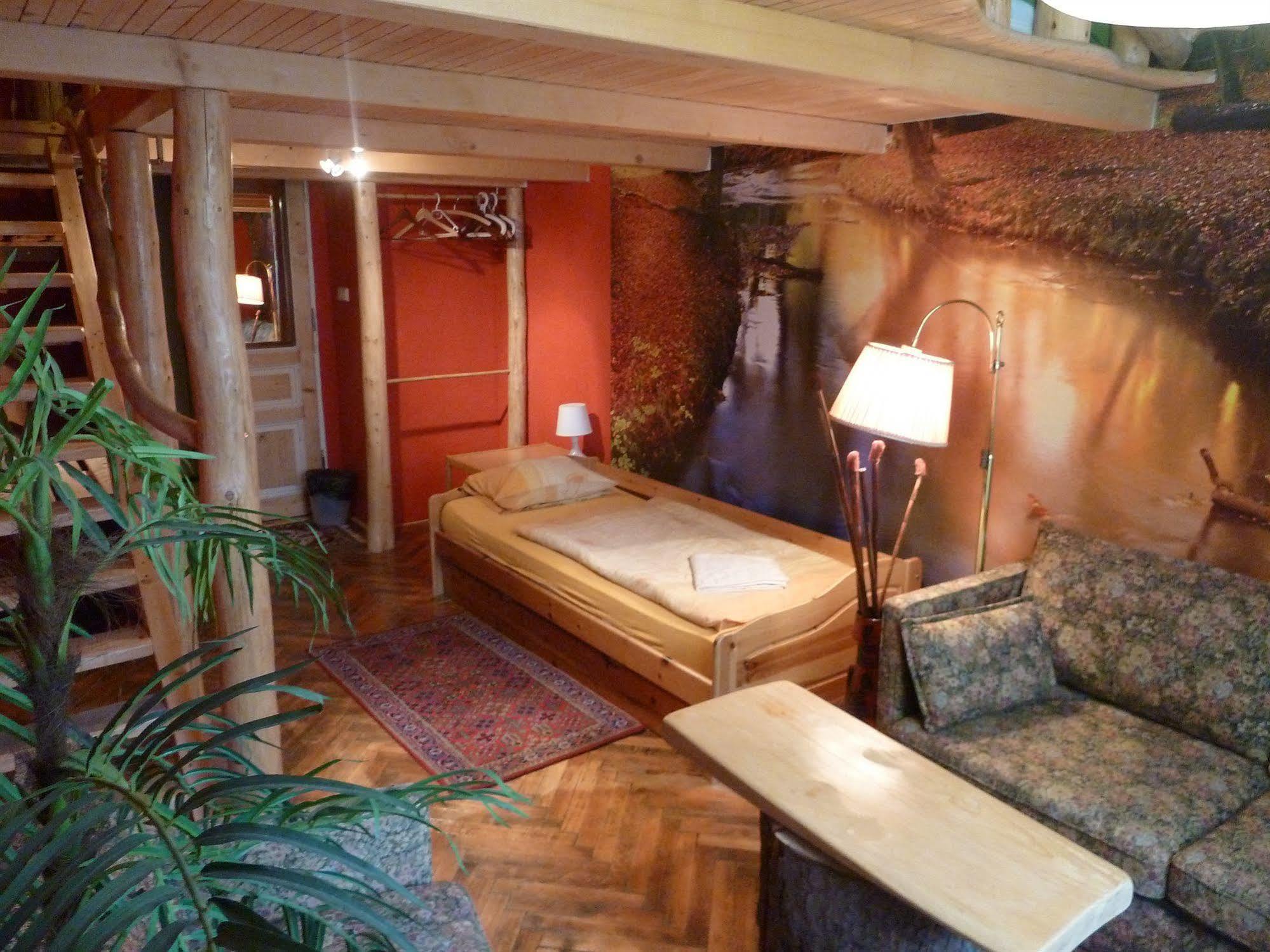 Artharmony & Albergue Praga
